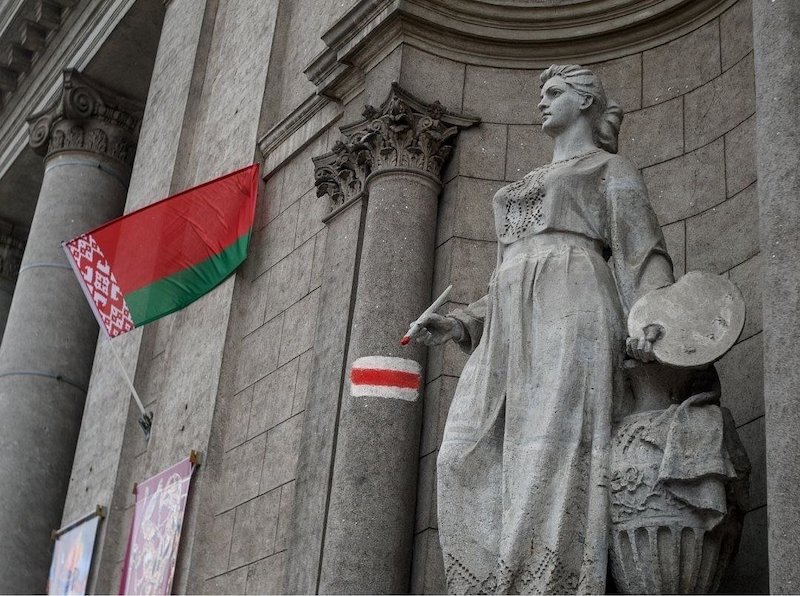 Artivism before Freedom Day near the building of the National Art Museum in Minsk